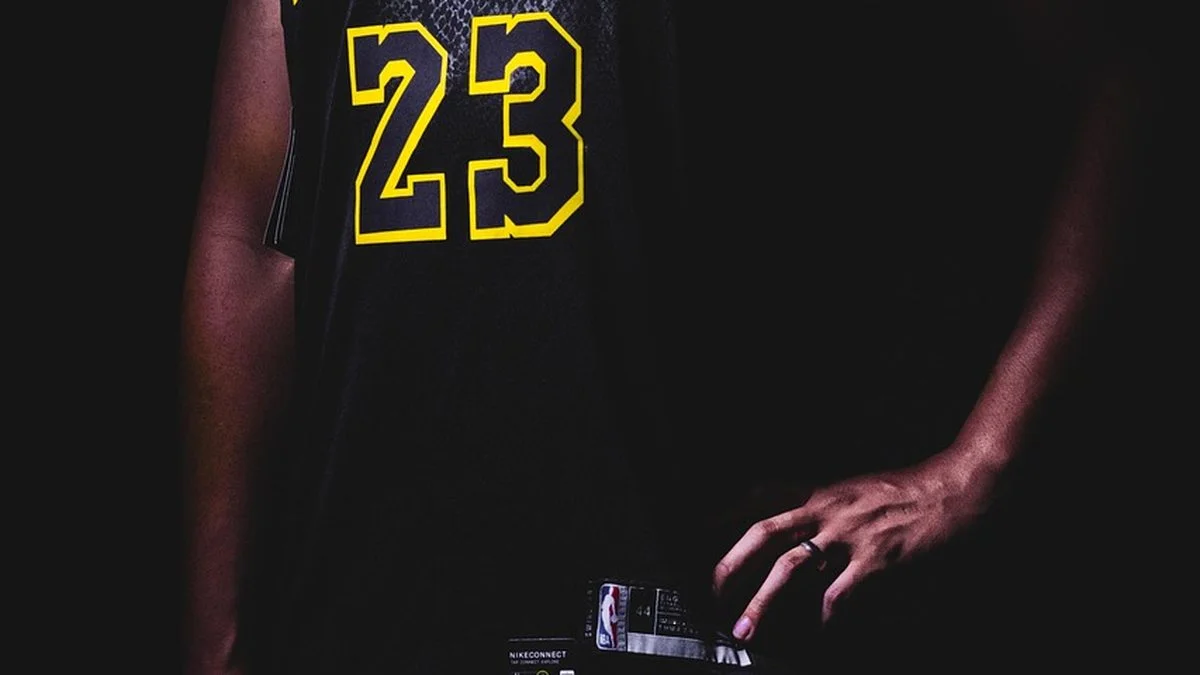 文班亚马争议时刻回归宁静：舆论与NBA总决赛反转